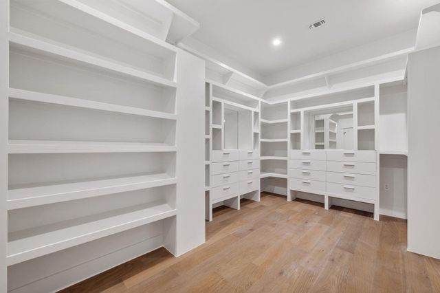 4216 Deepwoods DR, Austin, TX 78731