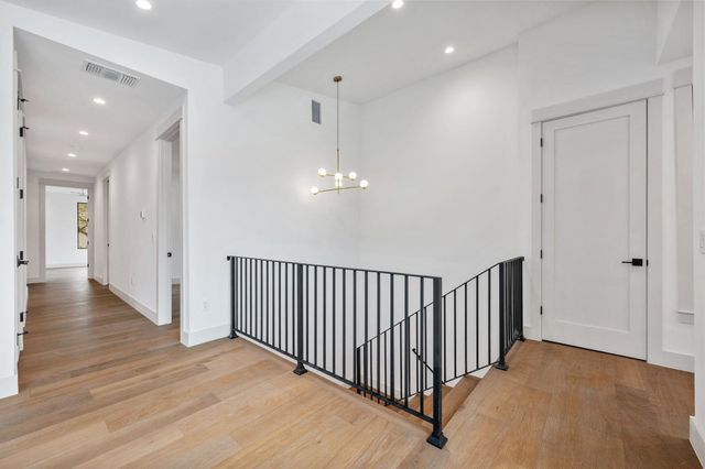 4216 Deepwoods DR, Austin, TX 78731