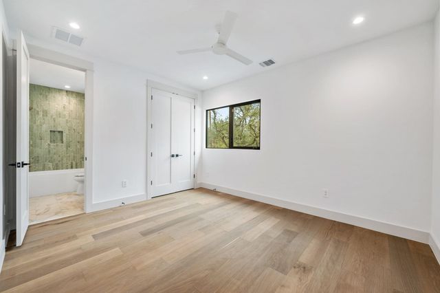 4216 Deepwoods DR, Austin, TX 78731