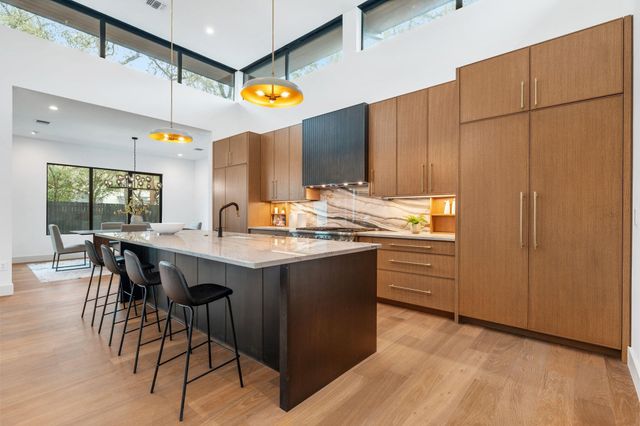 4216 Deepwoods DR, Austin, TX 78731