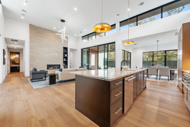 4216 Deepwoods DR, Austin, TX 78731