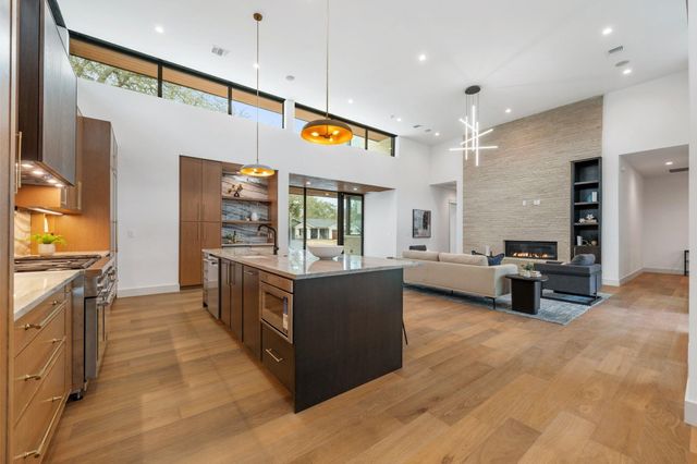 4216 Deepwoods DR, Austin, TX 78731