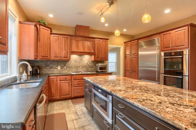 1150 JILL DR, Hummelstown, PA 17036