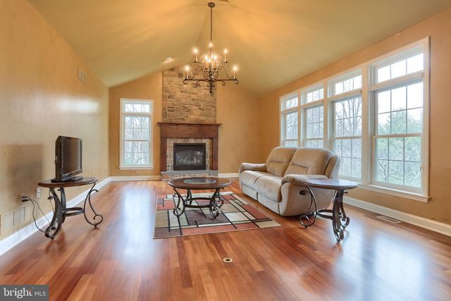 1150 JILL DR, Hummelstown, PA 17036