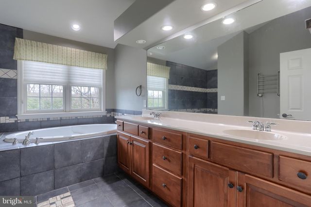 1150 JILL DR, Hummelstown, PA 17036