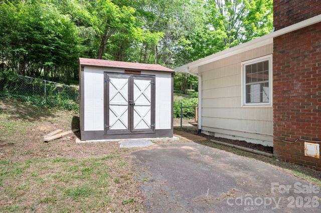34 Wolfe Cove Road, Asheville, NC 28804