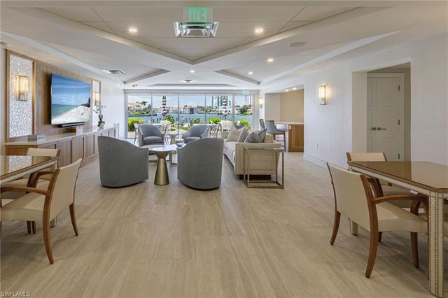 250 Park Shore DR # 302, Naples, FL 34103