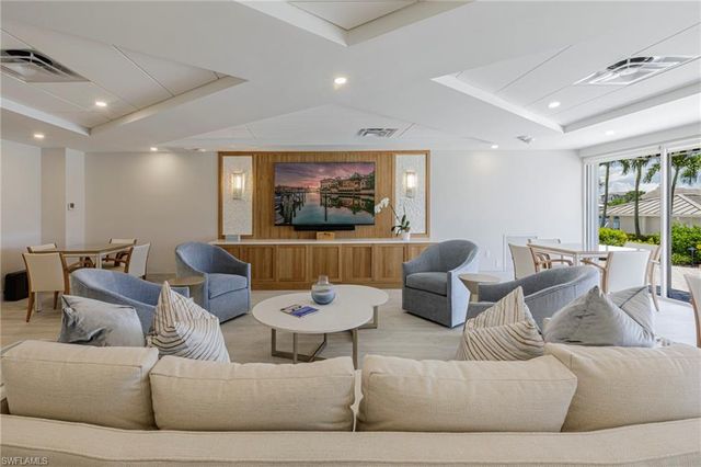 250 Park Shore DR # 302, Naples, FL 34103