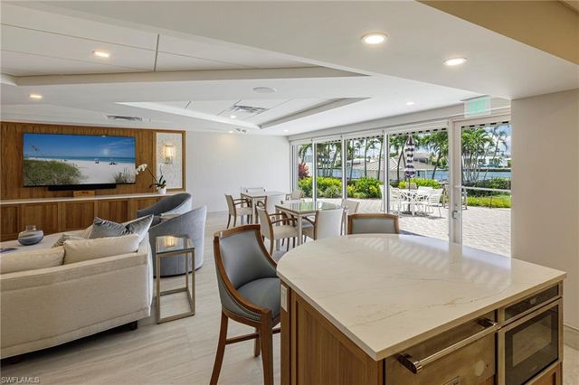 250 Park Shore DR # 302, Naples, FL 34103