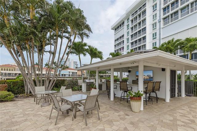 250 Park Shore DR # 302, Naples, FL 34103