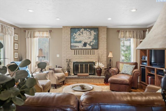 1119 S Highland Pl, Kennewick, WA 99337