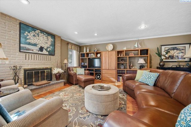 1119 S Highland Pl, Kennewick, WA 99337