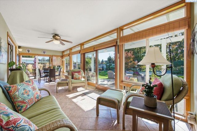 1119 S Highland Pl, Kennewick, WA 99337