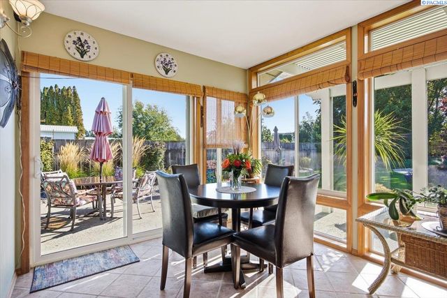 1119 S Highland Pl, Kennewick, WA 99337