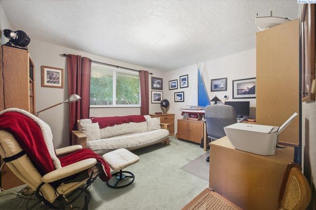 1119 S Highland Pl, Kennewick, WA 99337