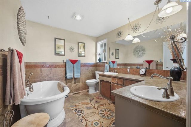 1119 S Highland Pl, Kennewick, WA 99337