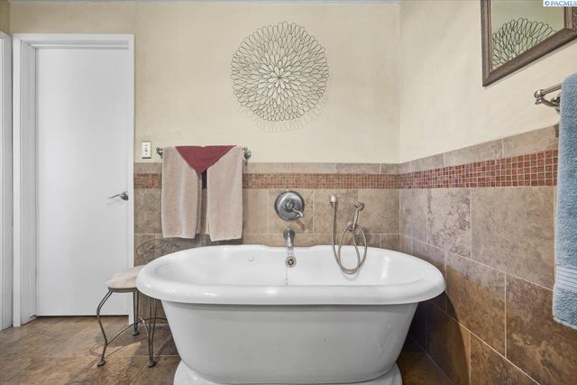 1119 S Highland Pl, Kennewick, WA 99337