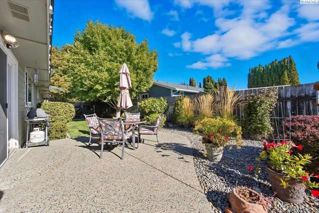 1119 S Highland Pl, Kennewick, WA 99337