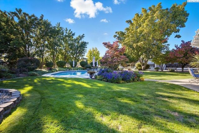 1119 S Highland Pl, Kennewick, WA 99337