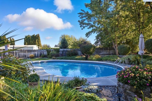 1119 S Highland Pl, Kennewick, WA 99337