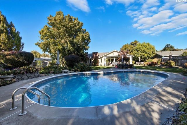 1119 S Highland Pl, Kennewick, WA 99337