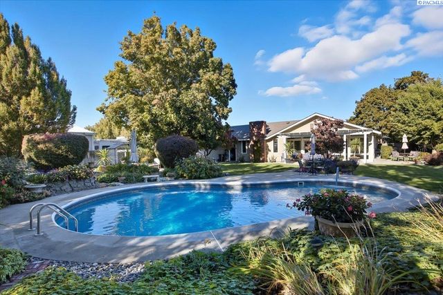 1119 S Highland Pl, Kennewick, WA 99337