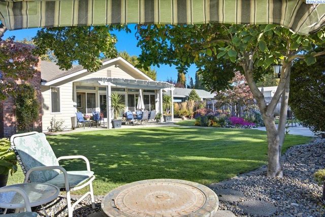 1119 S Highland Pl, Kennewick, WA 99337