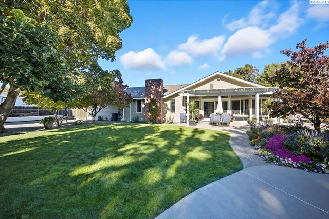 1119 S Highland Pl, Kennewick, WA 99337