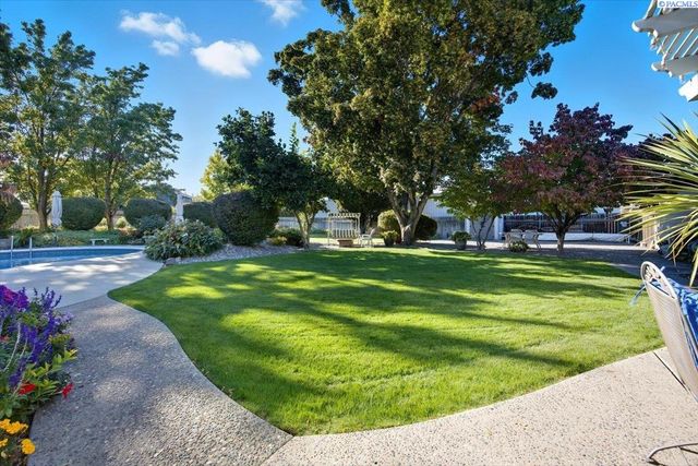 1119 S Highland Pl, Kennewick, WA 99337