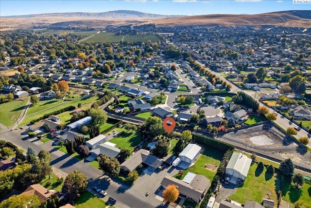 1119 S Highland Pl, Kennewick, WA 99337