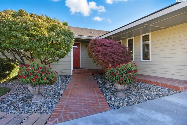1119 S Highland Pl, Kennewick, WA 99337