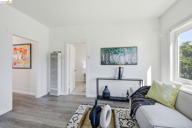 3007 Bona St, Oakland, CA 94601