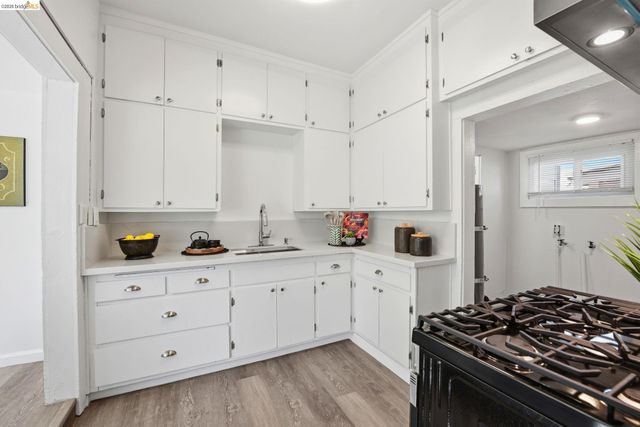 3007 Bona St, Oakland, CA 94601