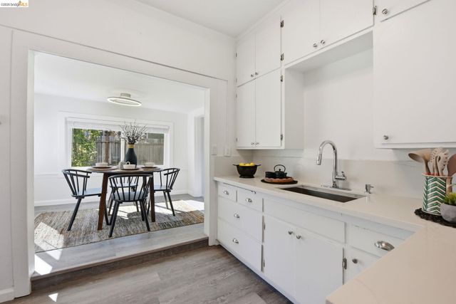 3007 Bona St, Oakland, CA 94601