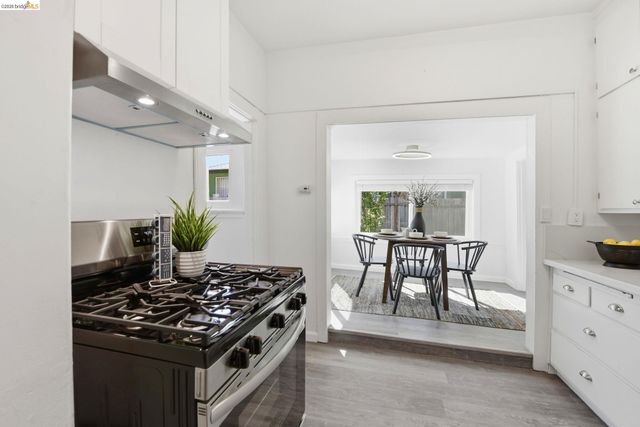3007 Bona St, Oakland, CA 94601