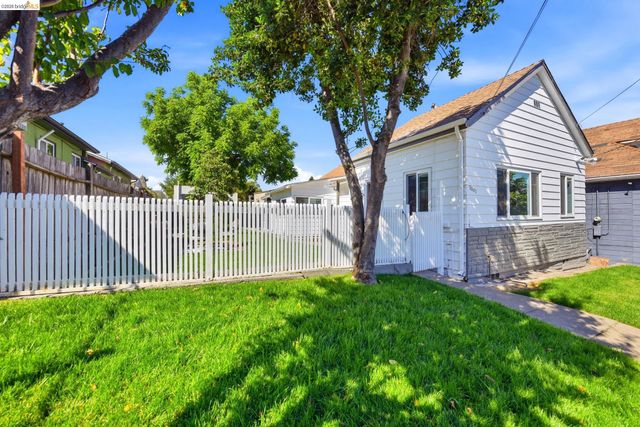 3007 Bona St, Oakland, CA 94601