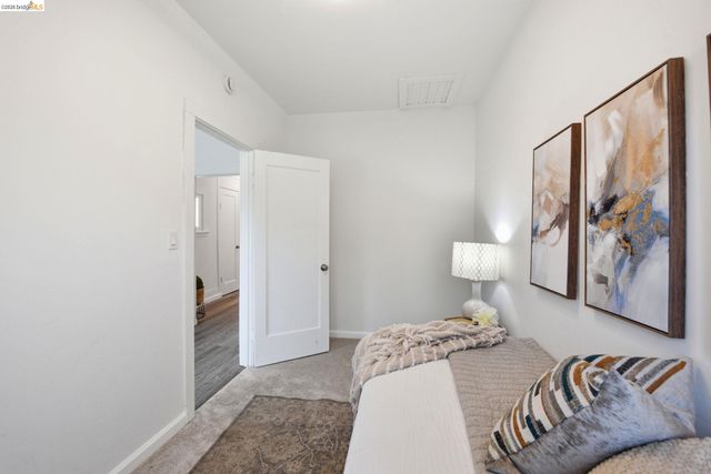 3007 Bona St, Oakland, CA 94601
