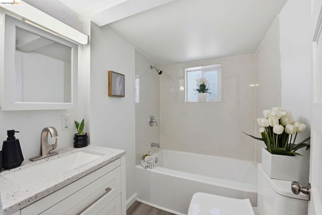 3007 Bona St, Oakland, CA 94601