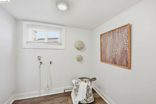 3007 Bona St, Oakland, CA 94601