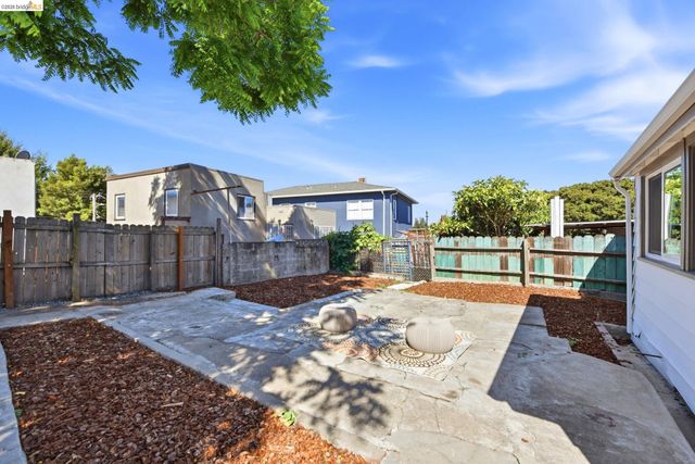 3007 Bona St, Oakland, CA 94601