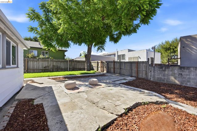 3007 Bona St, Oakland, CA 94601