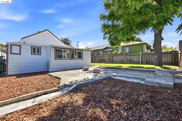 3007 Bona St, Oakland, CA 94601