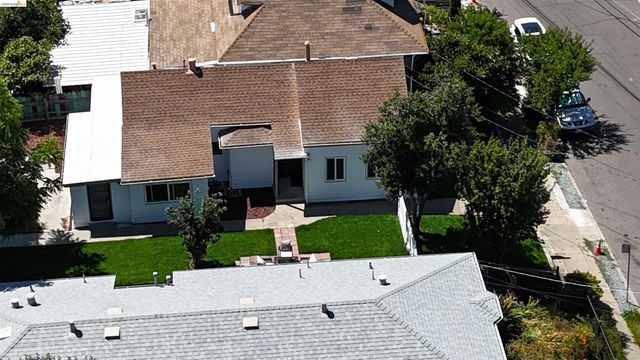 3007 Bona St, Oakland, CA 94601