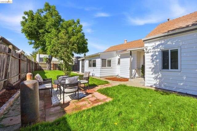 3007 Bona St, Oakland, CA 94601