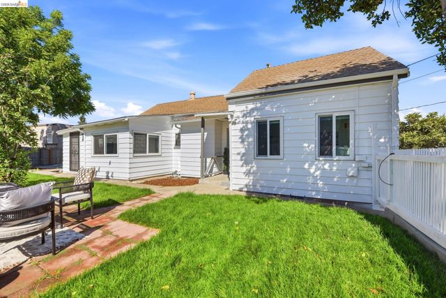 3007 Bona St, Oakland, CA 94601