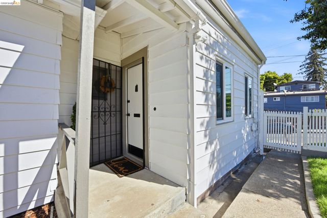 3007 Bona St, Oakland, CA 94601