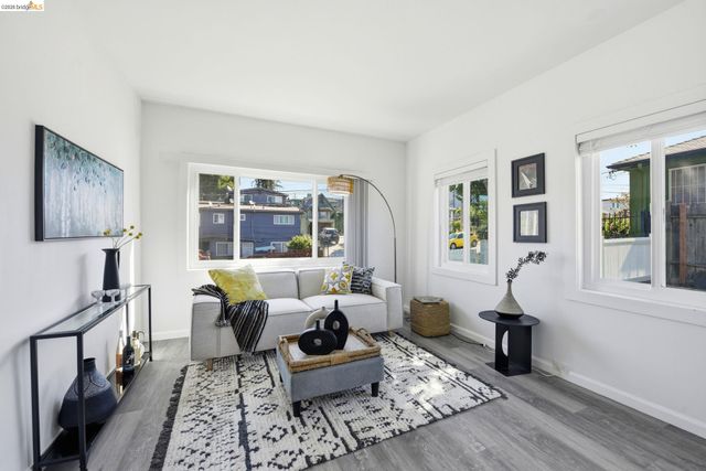 3007 Bona St, Oakland, CA 94601