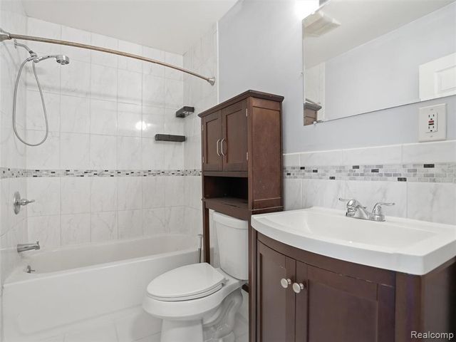 20629 Hollywood Street, Harper Woods, MI 48225