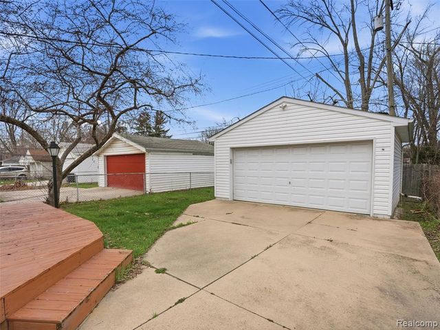 20629 Hollywood Street, Harper Woods, MI 48225