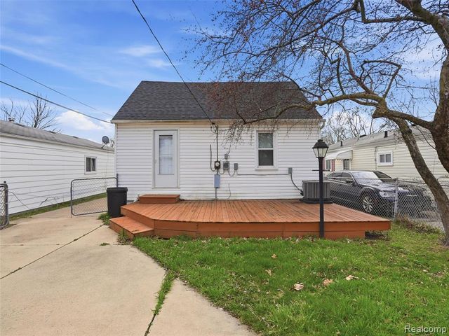20629 Hollywood Street, Harper Woods, MI 48225